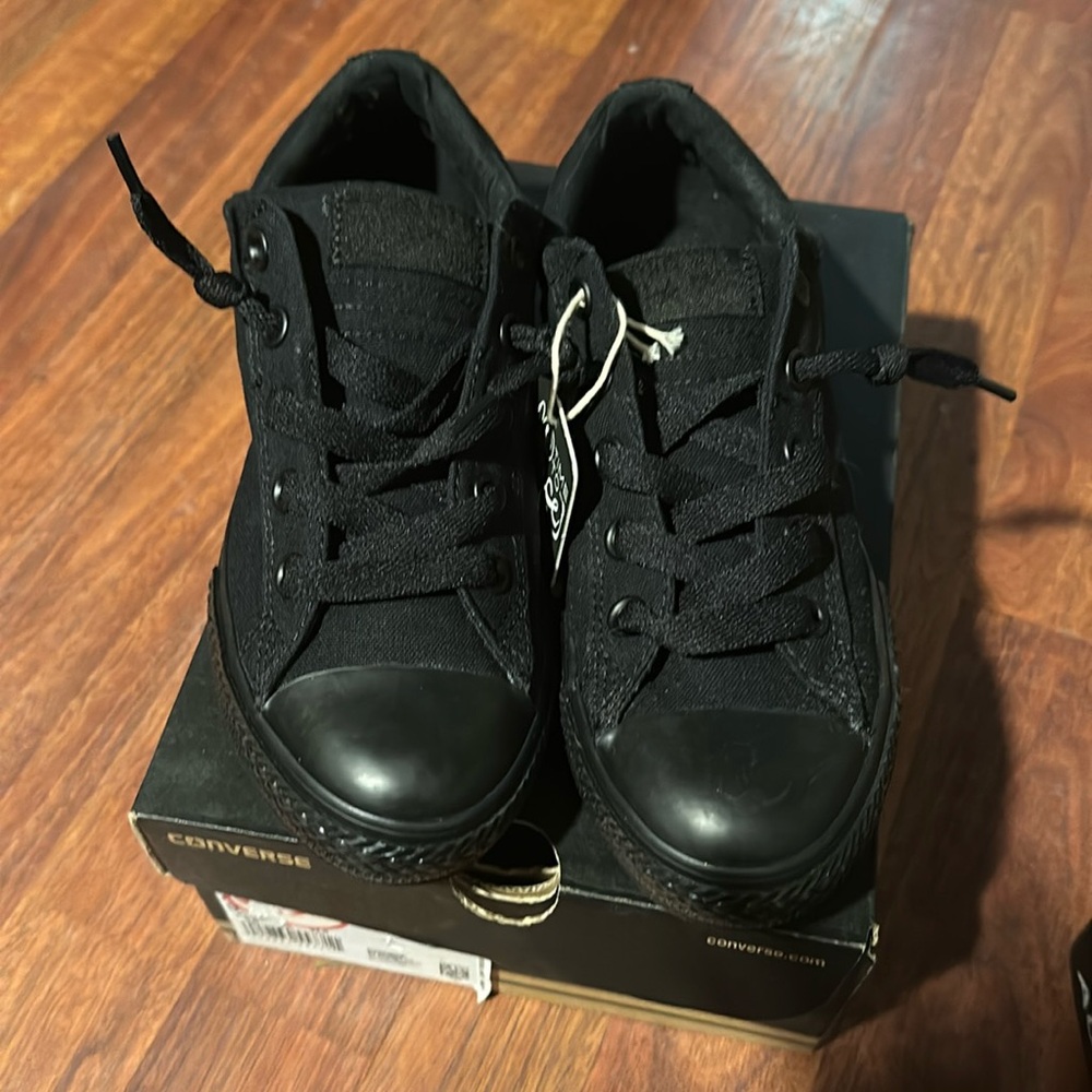 New in box Black Converse